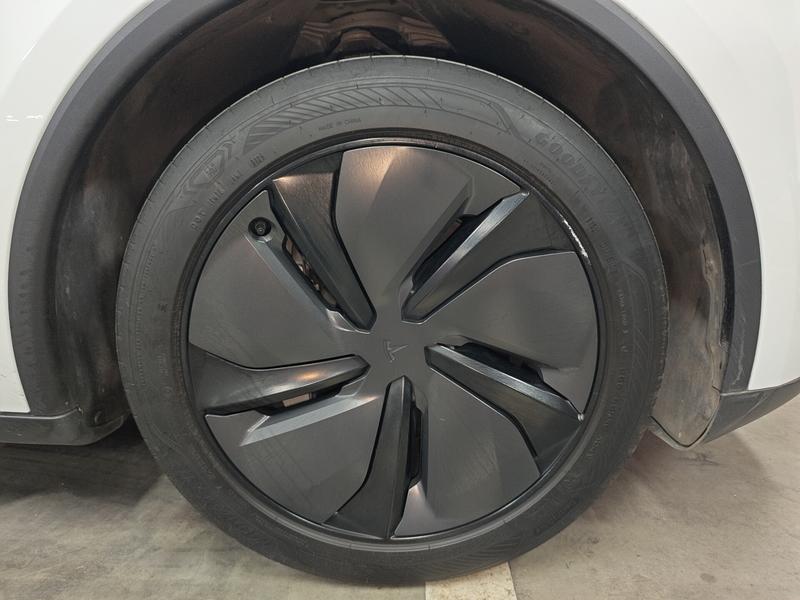 Tesla Model Y 2025