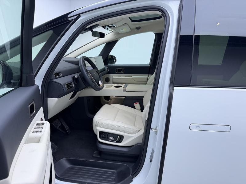 Li Auto Ideal MEGA 2025
