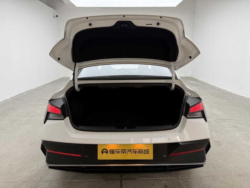Hyundai Elantra 2023