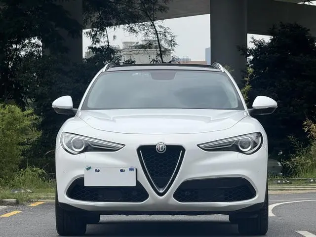 Alfa Romeo Stelvio 2.0T 280HP Deluxe Edition