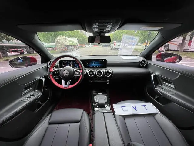 Mercedes-Benz Mercedes-Benz A-class Facelift A 180 L sports sedan