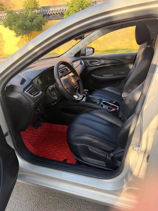 Roewe Roewe i5 1.5L automatic 4G Interconnection Linghao Ultimate Edition Country VI