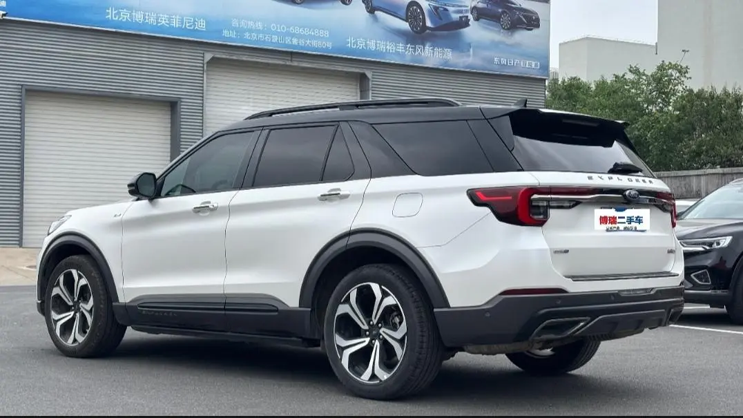 Ford Explorer EcoBoost 285 four-wheel drive ST-LINE 6-seater