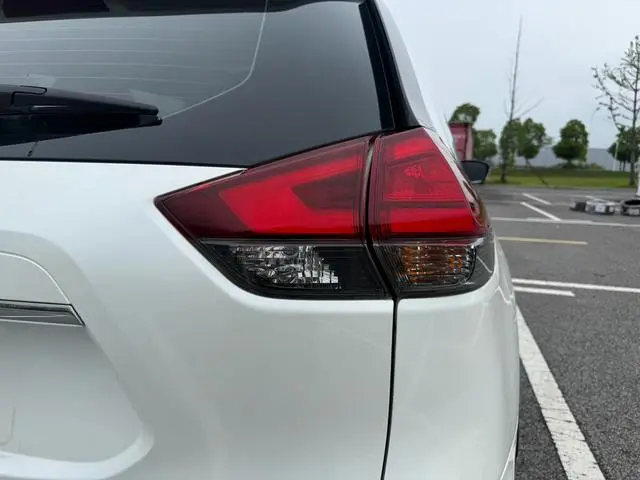 Nissan Qijun 2.0 L XL ITS 3rows CVT 2WD Zhilian seven-seater comfort edition