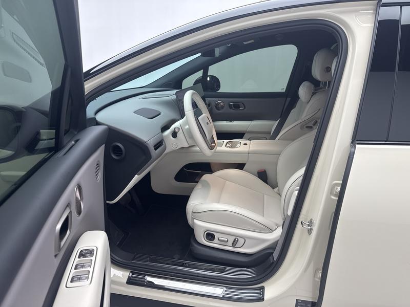Li Auto Ideal i6 2025