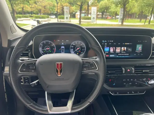 Hongqi Hongqi HS5 Facelift 2.0T Zhilian flag enjoy four-wheel drive version