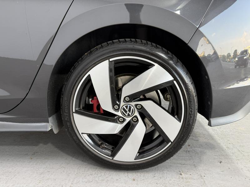 Volkswagen Golf GTI 2021