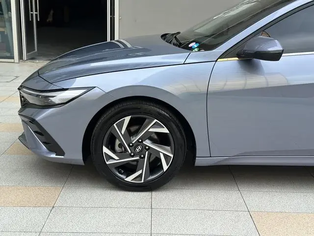 Hyundai Elantra 1.5L CVT LUX Premium Edition