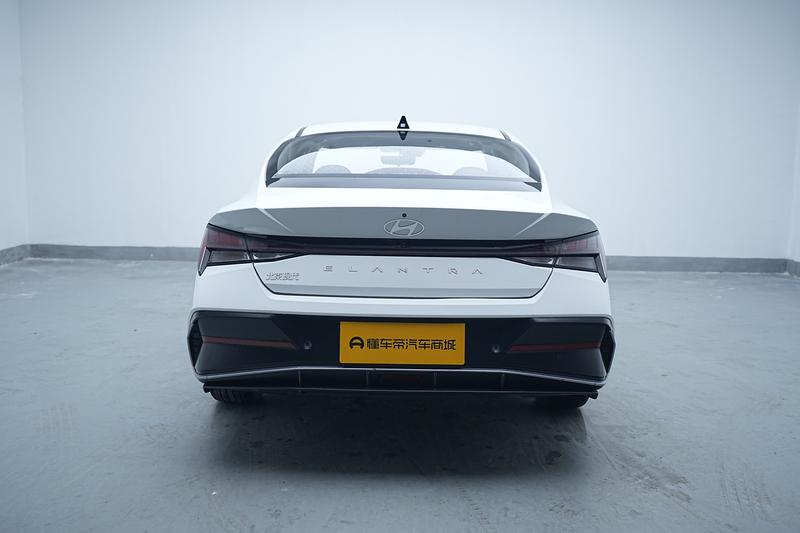 Hyundai Elantra 2023