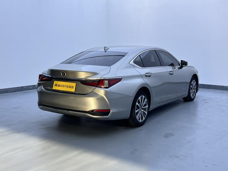 Lexus Lexus ES 2022