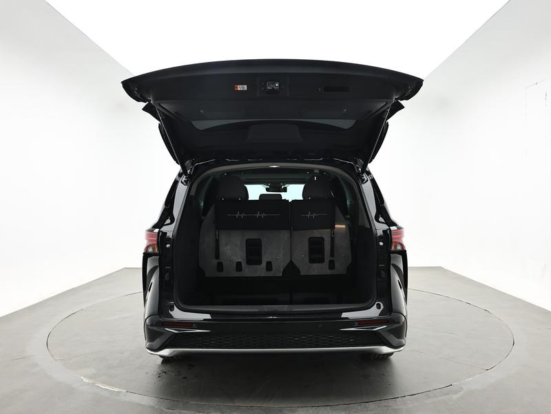 Toyota Gravia 2023
