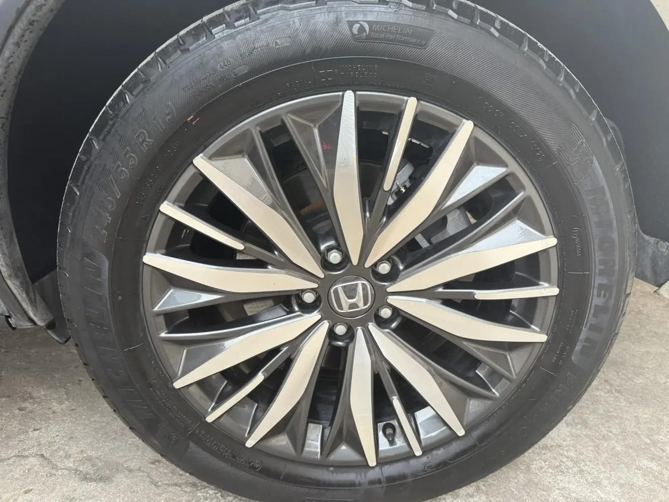 Honda Crown Road 370 TURBO 9AT Premium Edition AWD