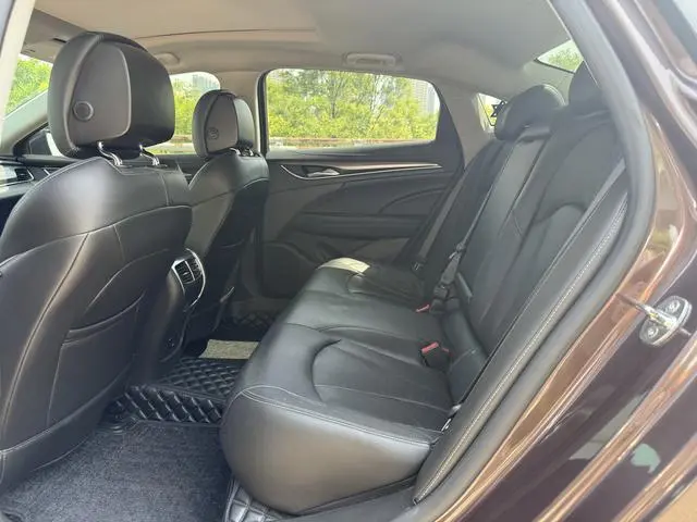 Buick Lacrosse 28T Elite type
