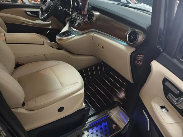 Mercedes-Benz Mercedes-Benz V-class V 260 L Long Wheelbase Premium Edition