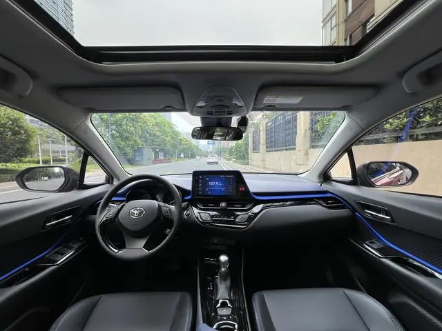 TOYOTA Toyota C-HR 2.0L Deluxe Edition