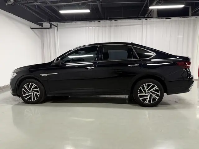 Volkswagen Lavida Facelift 1.5L automatic five million version