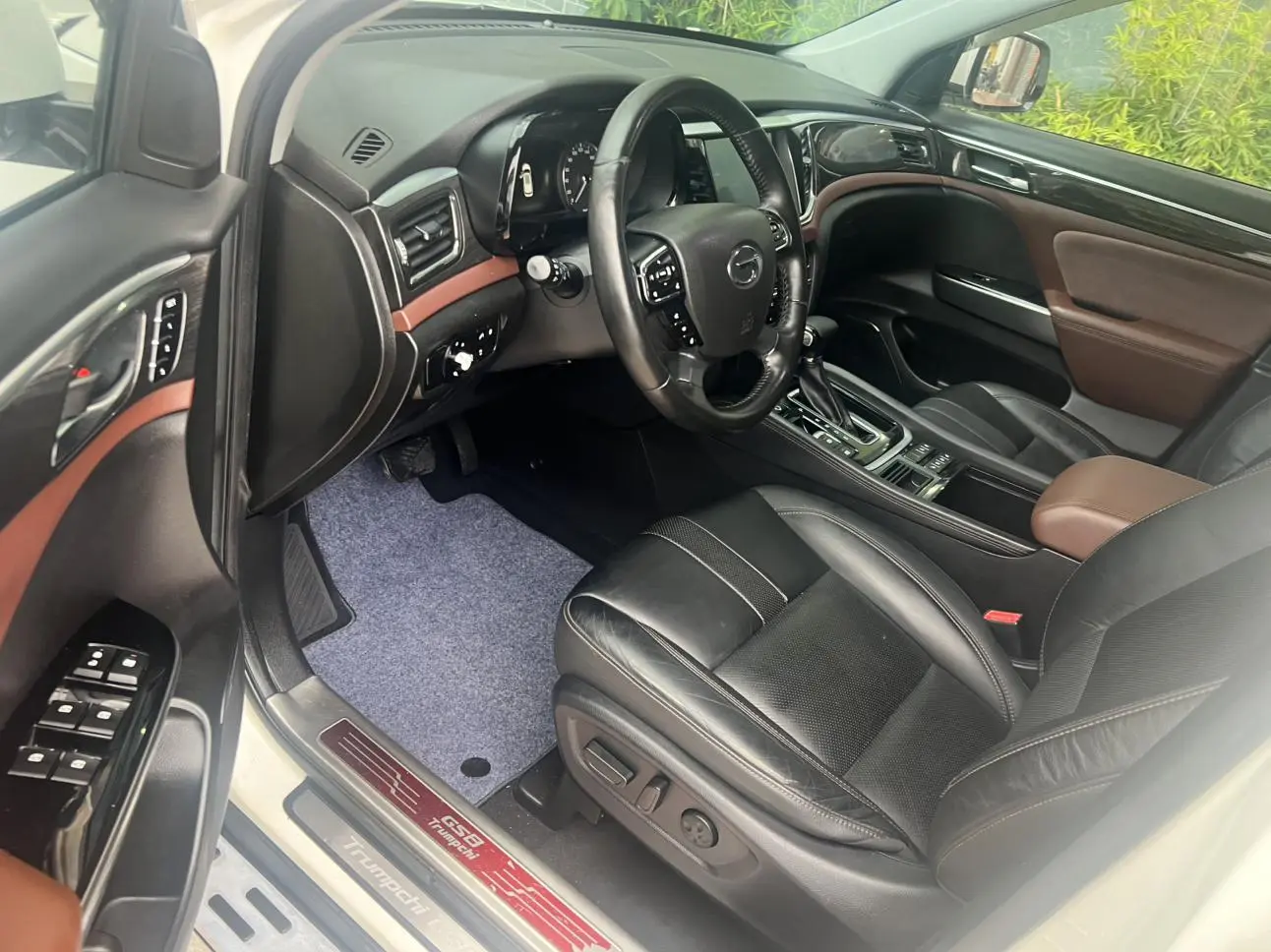 GAC Trumpchi GS8 320T two-wheel drive luxury Zhilian Edition 7 seats