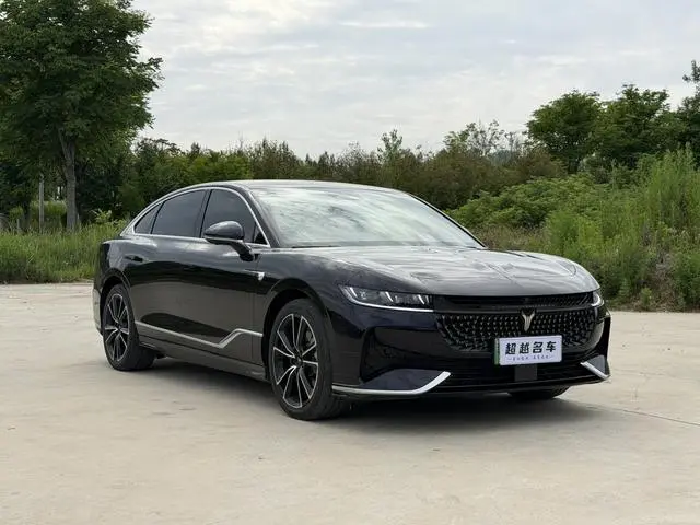 VOYAH Lantu chasing light PHEV Ultra-long battery life, four-wheel drive ultimate edition
