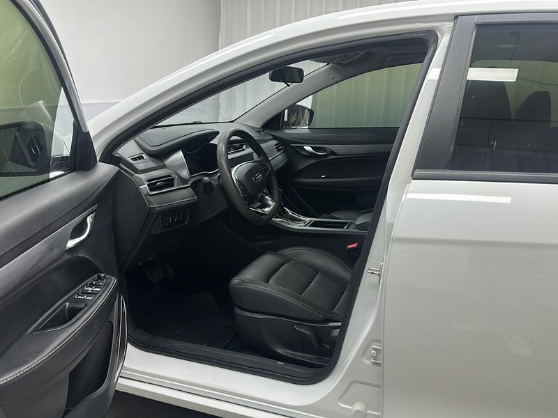 Geely Emgrand 2021