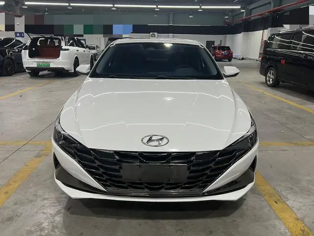 Hyundai Elantra 1.5L CVT LUX Premium Edition