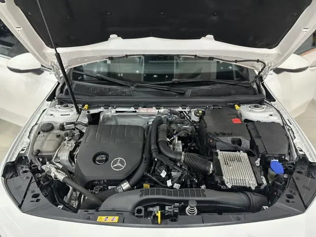 Mercedes-Benz Mercedes-Benz A-class A 200 L sports sedan fashion Version