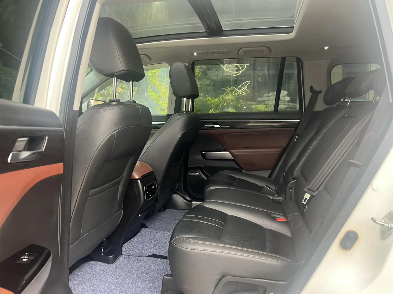 GAC Trumpchi GS8 320T two-wheel drive luxury Zhilian Edition 7 seats