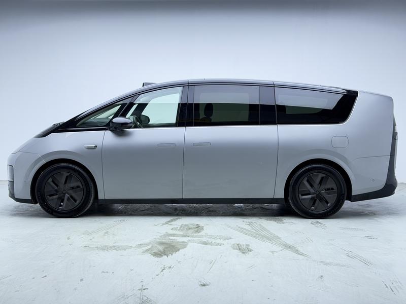 Li Auto Ideal MEGA 2024
