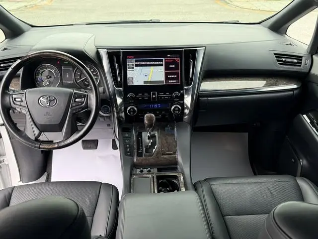 TOYOTA Elfa Dual engine 2.5L Premium Edition