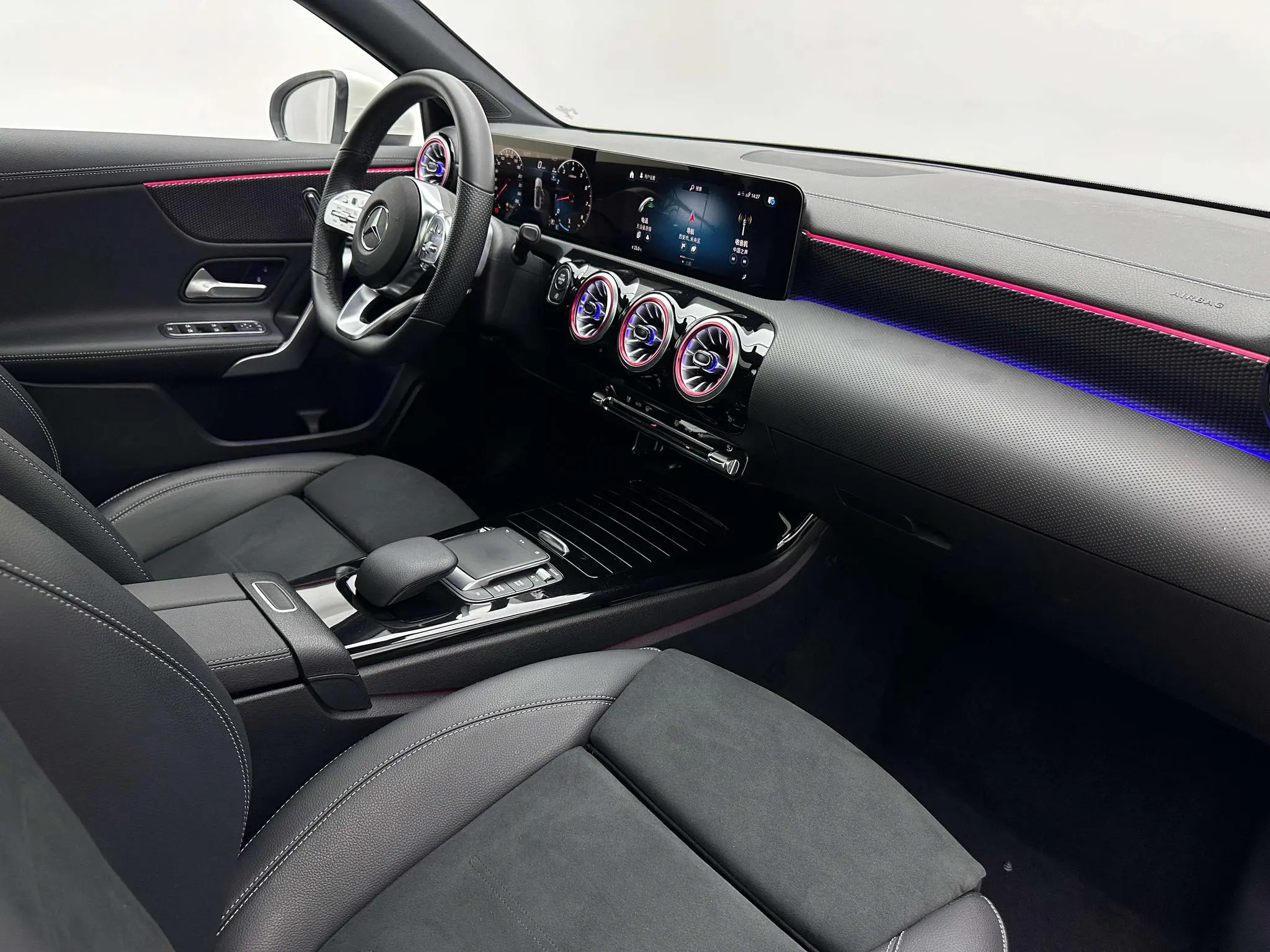 Mercedes-Benz Mercedes-Benz A-class Second facelift A 200 L sports sedan fashion version