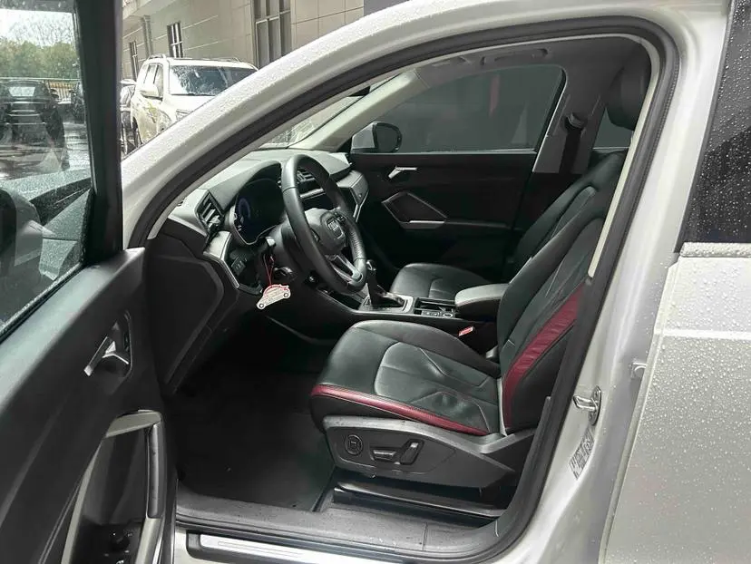 Audi Audi Q3 35 TFSI fashion and elegant