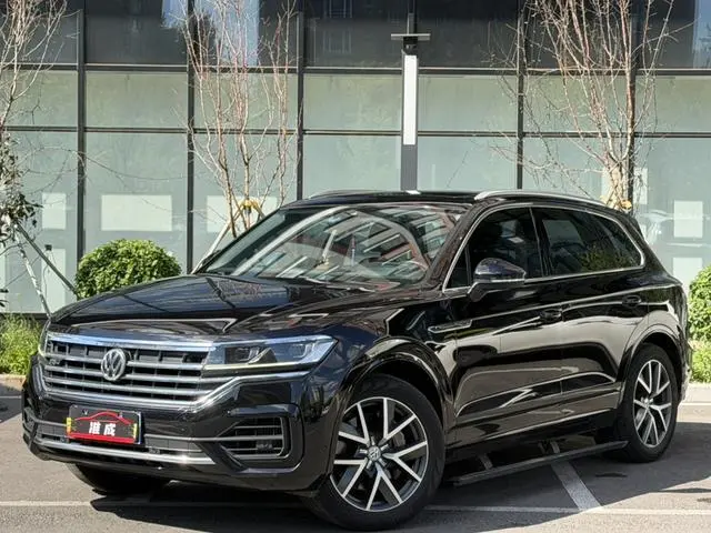 Volkswagen Touareg 3.0 TSI Sharp Front Version Country V