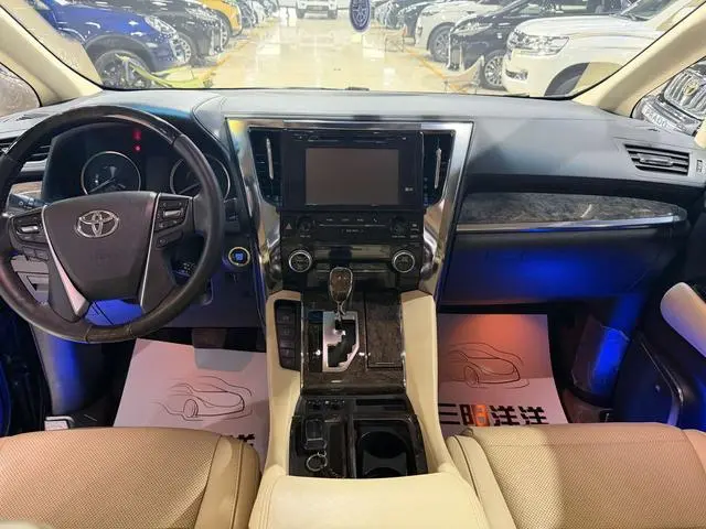 TOYOTA Elfa Facelift 3.5L Premium Edition