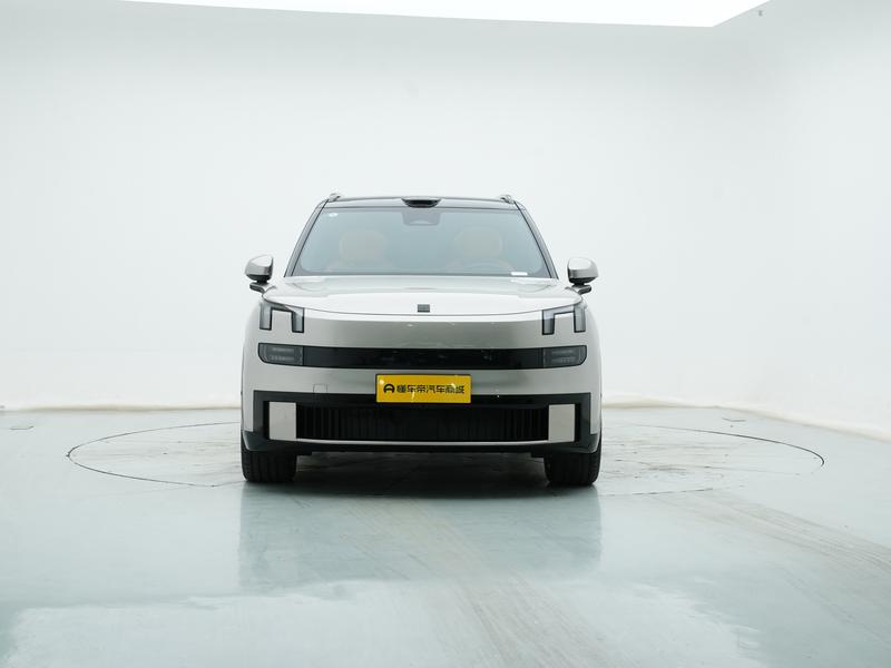 Lynk & Co Lynk&Co 900 2025