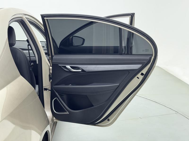 Geely Emgrand 2021
