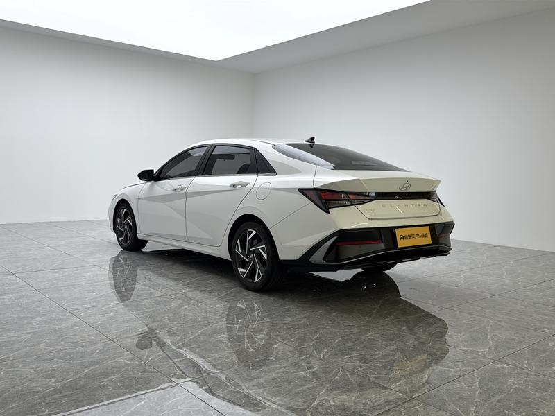 Hyundai Elantra 2023