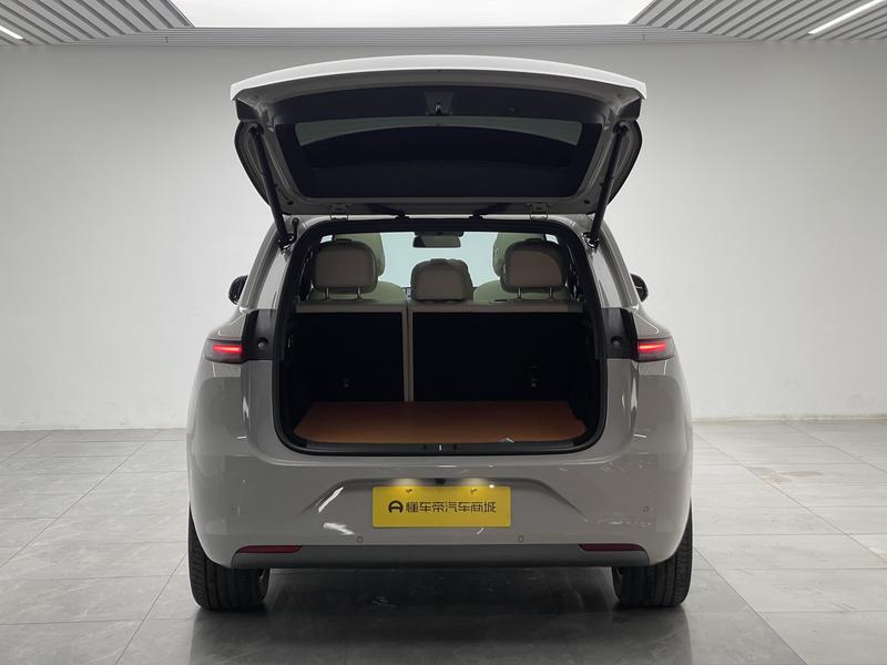 Li Auto Ideal L6 2024