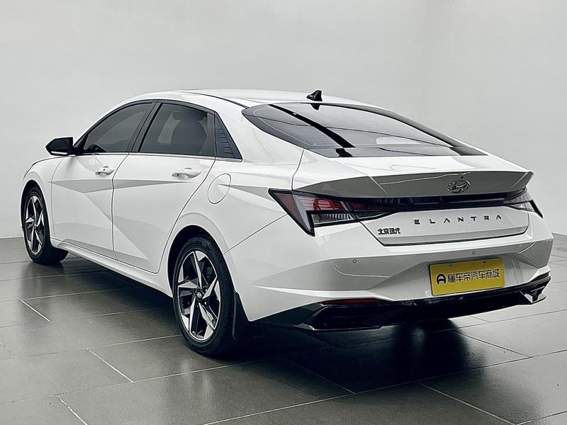 Hyundai Elantra 2022