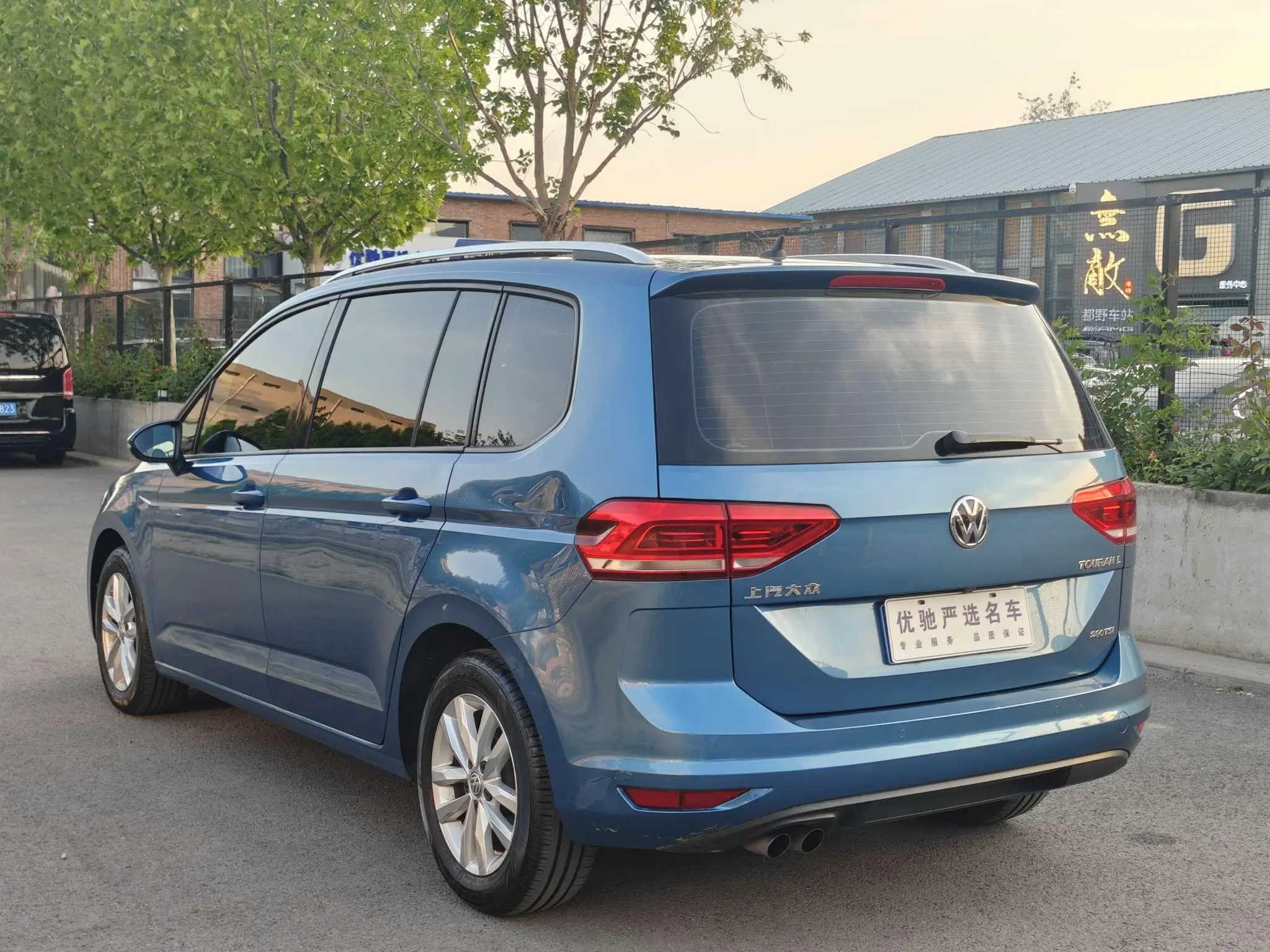 Volkswagen Touran L 280TSI Automatic Shuya Version