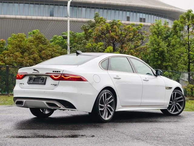 Jaguar Jaguar XFL 2.0T P300 four-wheel drive flagship sports gilt edition