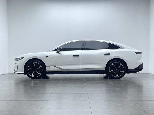 VOYAH Lantu Chasing Light EV 580km standard battery life version