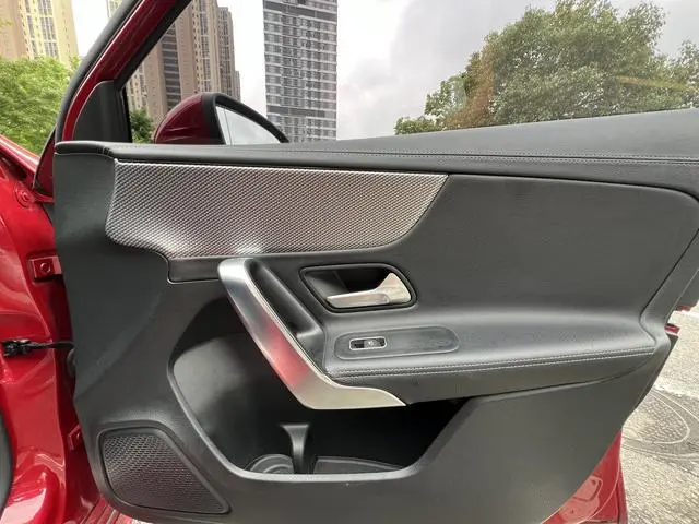 Mercedes-Benz Mercedes-Benz A-class Facelift A 180 L sports sedan