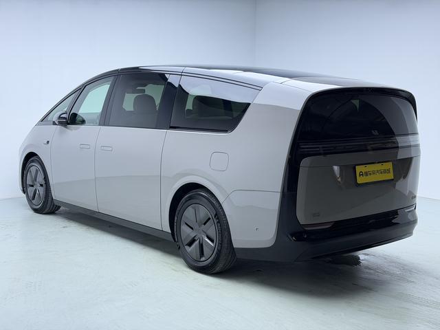 Li Auto Ideal MEGA 2025
