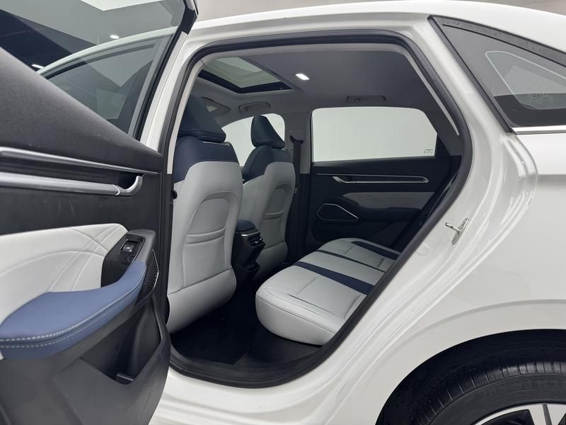 Geely Emgrand 2022