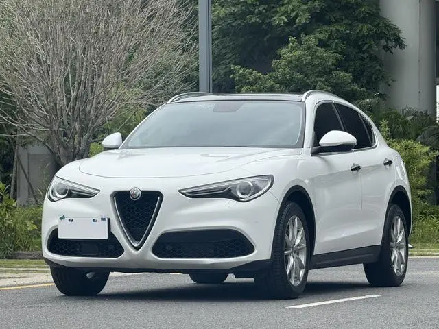 Alfa Romeo Stelvio 2.0T 280HP Deluxe Edition