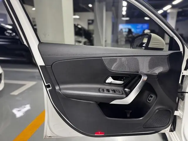 Mercedes-Benz Mercedes-Benz A-class Second facelift A 200 L sports sedan fashion version
