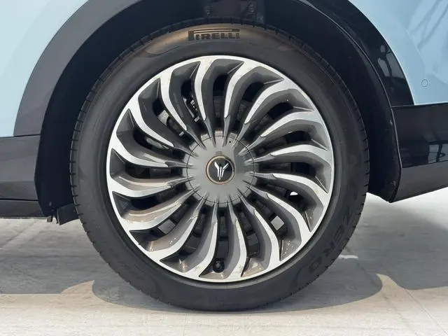 VOYAH Lan Tu FREE Four-wheel drive standard range extension exclusive luxury set