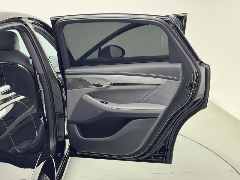 Voyah Lantu Chasing Light PHEV 2024
