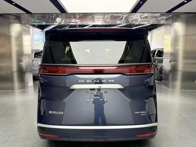 Denza Denza D9 DM Smart driving version 1020 four-wheel drive flagship model