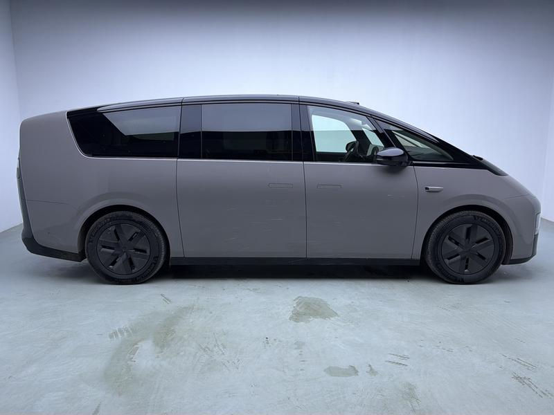 Li Auto Ideal MEGA 2025