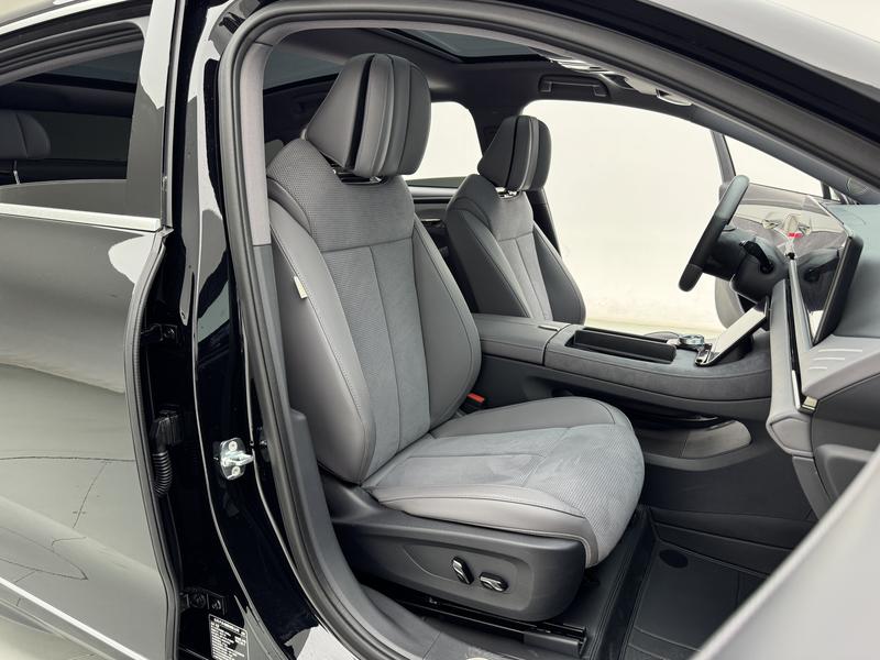Voyah Lantu Chasing Light PHEV 2024